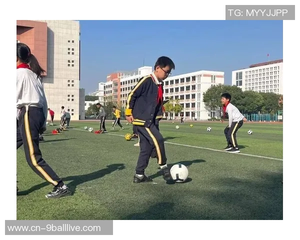 足球卓号引领新潮流助力青少年成长与发展之路